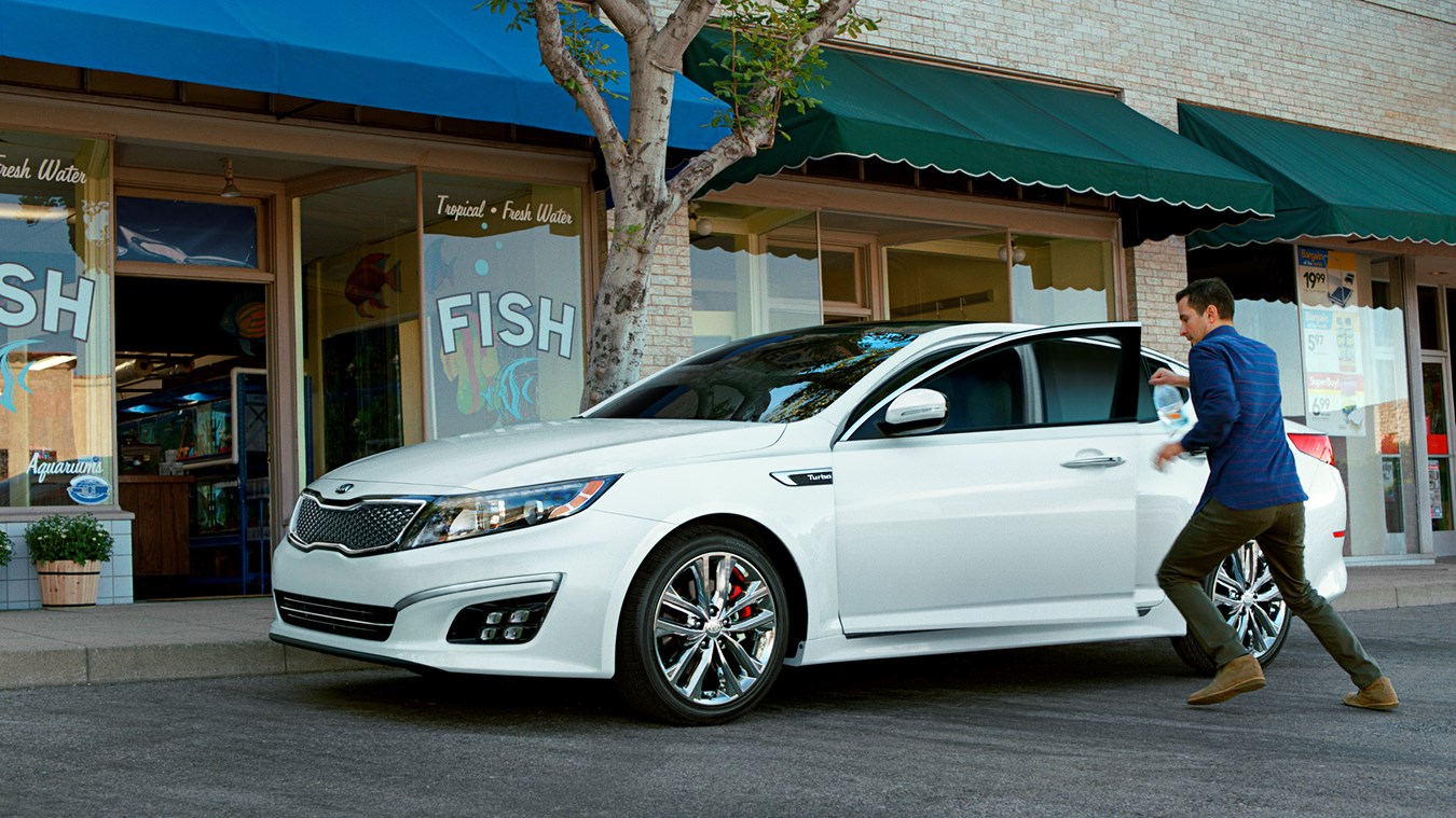 REDESIGNED 2014 KIA OPTIMA SAVES THE DAY WITH TECHNOLOGY AND TURBOCHARGED PERFORMANCE IN NEW SPANISH-LANGUAGE ADVERTISING CAMPAIGN 