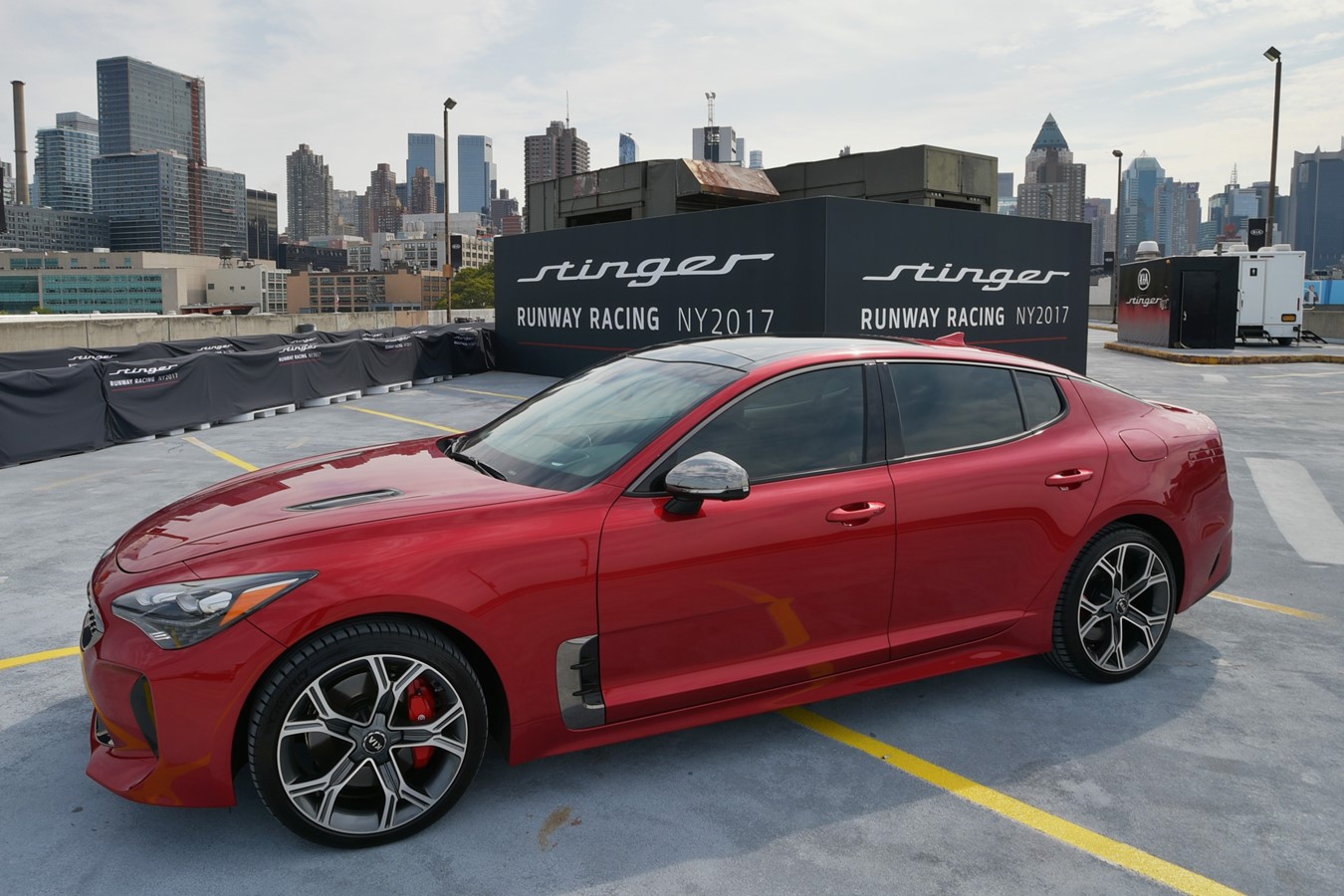 KIA MAKES THE ULTIMATE FASHION STATEMENT IN NEW YORK WITH STAR-STUDDED STINGER RUNWAY RACING CHALLENGE