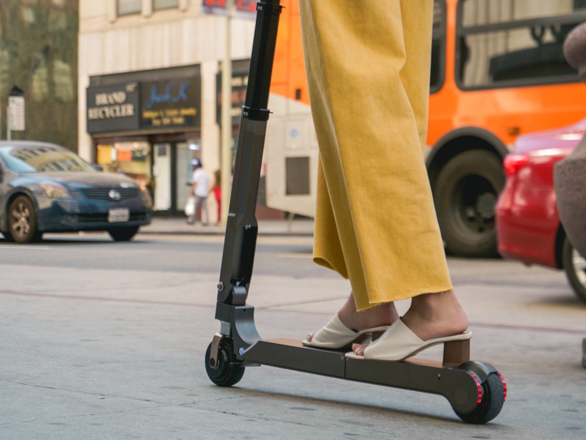 Hyundai Motor Group Reveals Personal Electric Scooter Capable of 20km Range
