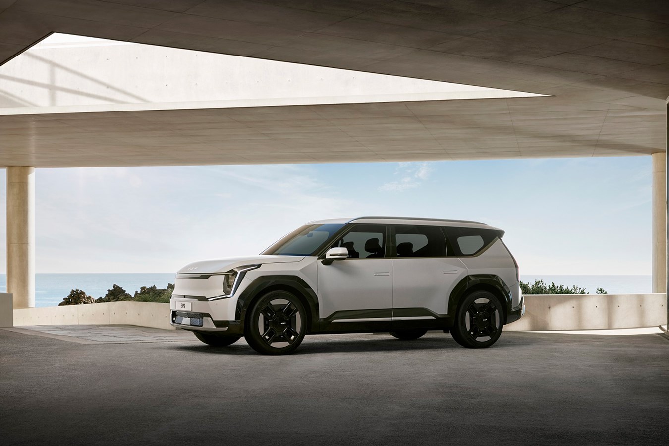 Kia wins prestigious 2024 Car Design Award  for Brand Design Language with ‘Opposites United’